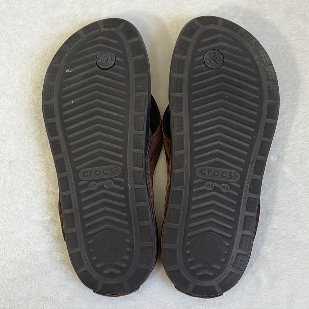 Crocs Men’s Brown Leather Yukon Flip Flops Size 8 - Picture 5 of 6